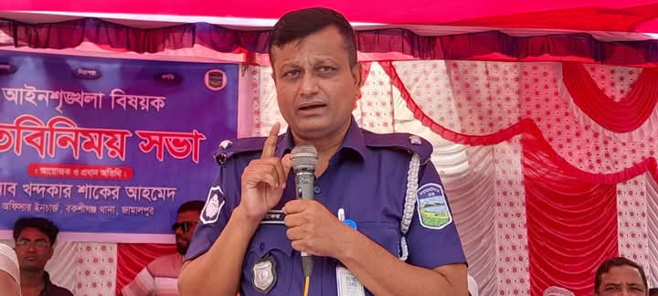 U uning mushukiga kirib, keyin uni yaladi. Kiyimdagi ayollar porno filmlar hd